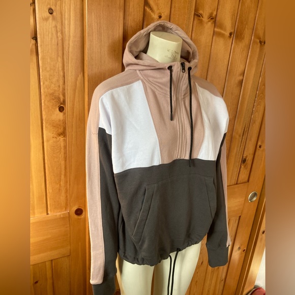 Women’s Volcom hoodie size medium nwt - Picture 2 of 8